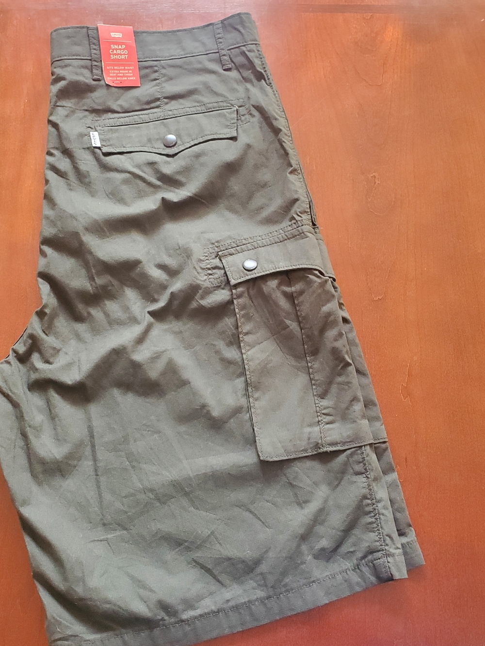 NWT Levi's Forest Green Snap Cargo Shorts Size 38